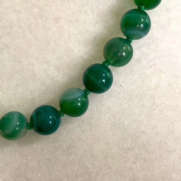 Hand Crafted Genuine Agate Green Gemstone Knotted White Gold Clasp Necklace - Picture 8 of 13